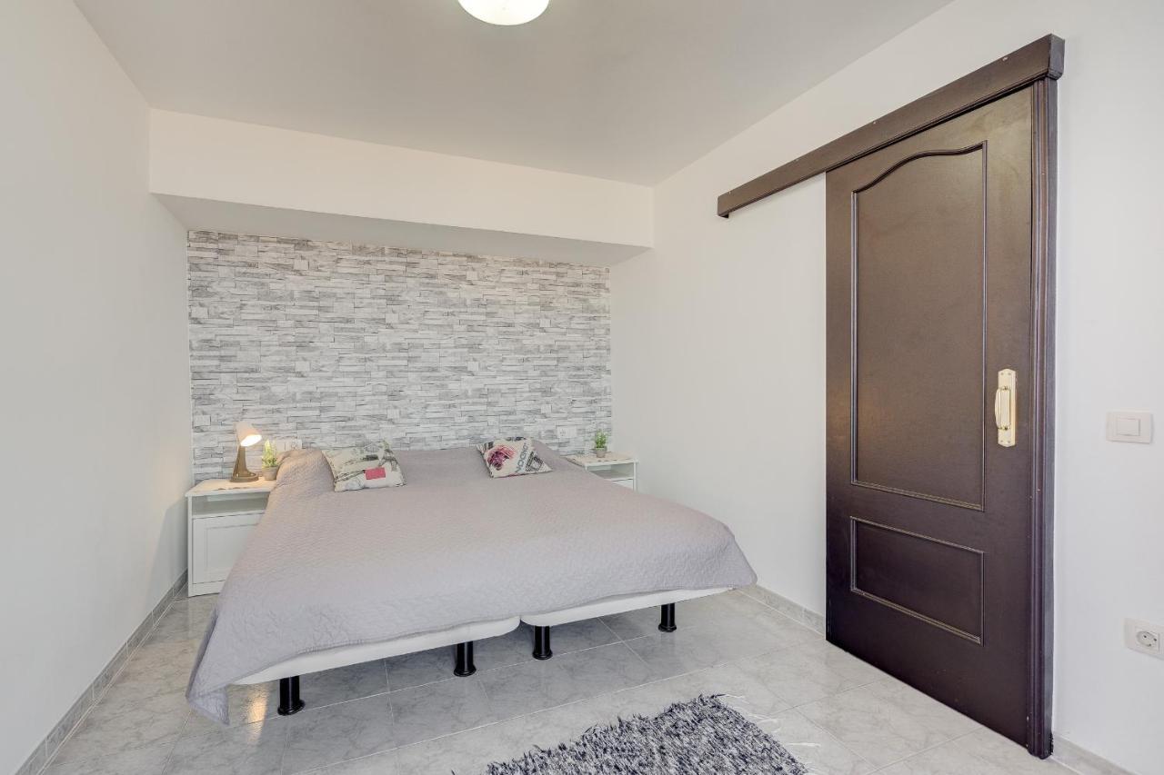 Luxury Apartment With Stunning Ocean View プエルト・デ・サンティアゴ エクステリア 写真